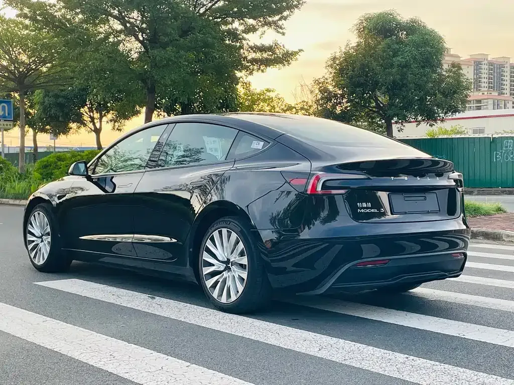 Tesla Model 3 — фото 8
