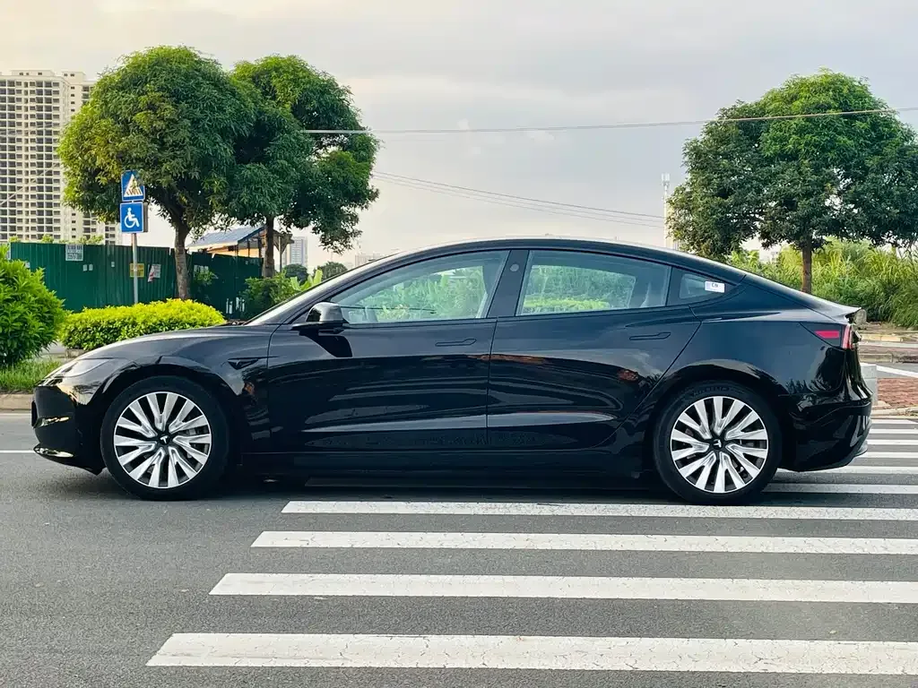 Tesla Model 3 — фото 3