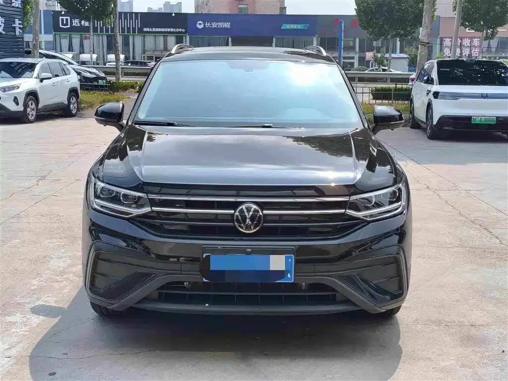 Volkswagen Tiguan L — фото 8