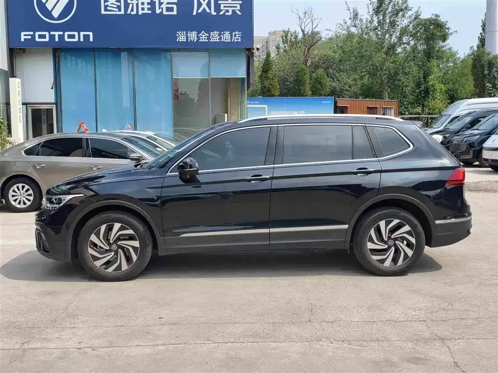 Volkswagen Tiguan L — фото 3