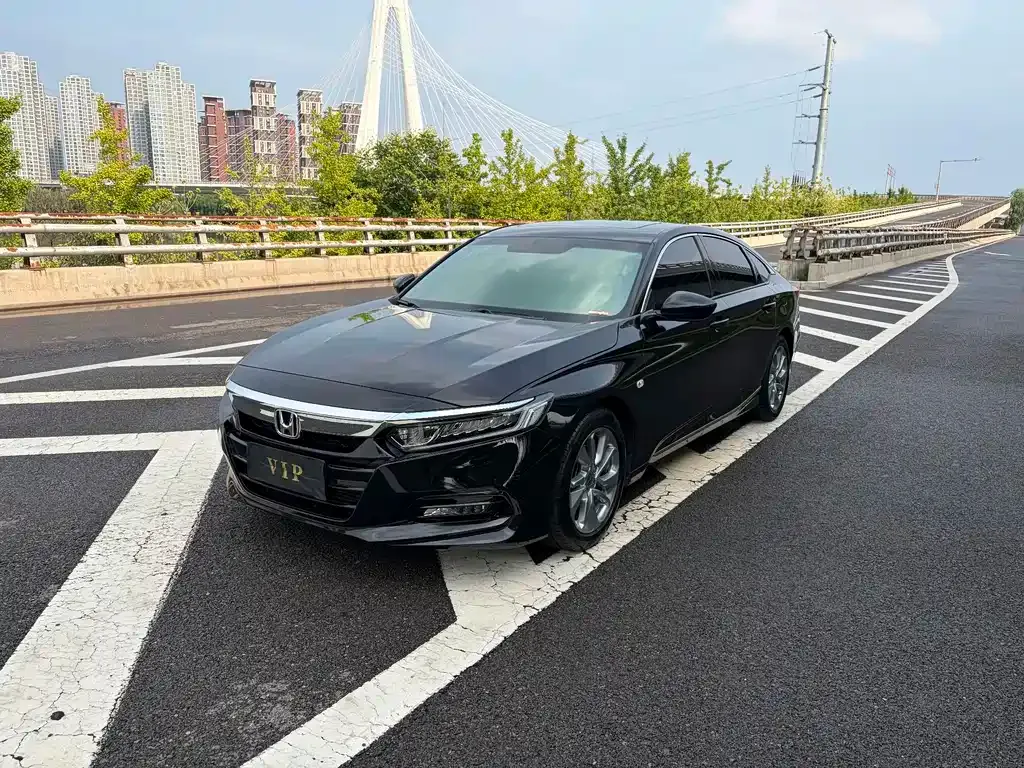 Honda Accord — фото 1
