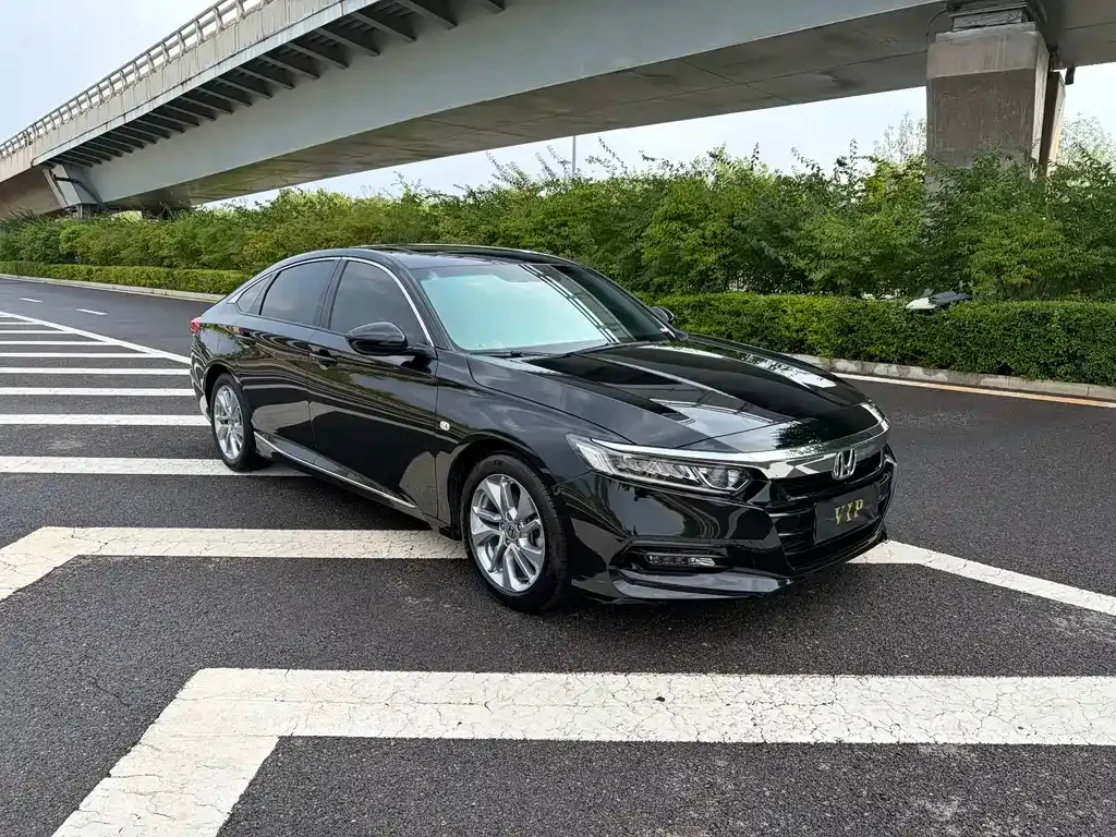 Honda Accord — фото 10
