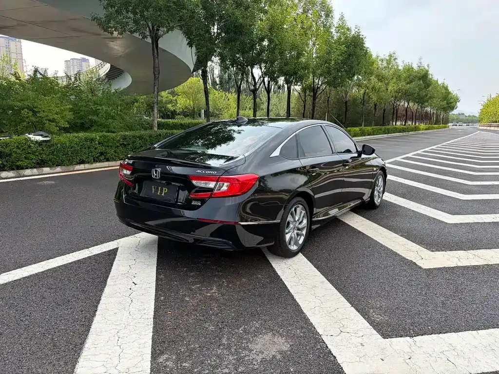 Honda Accord — фото 7
