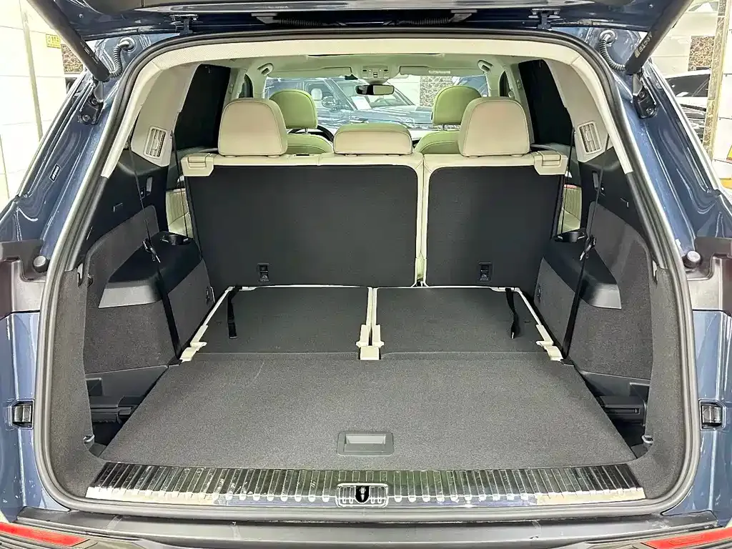 Audi Q6 — фото 10