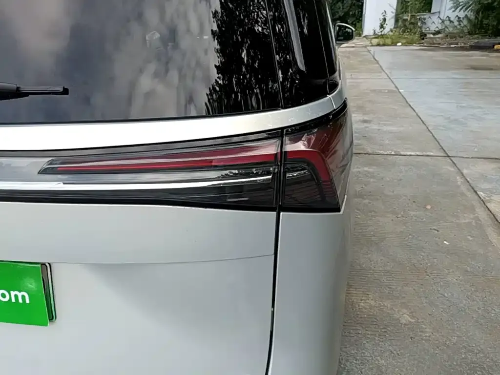 Buick GL8 Hybrid — фото 10