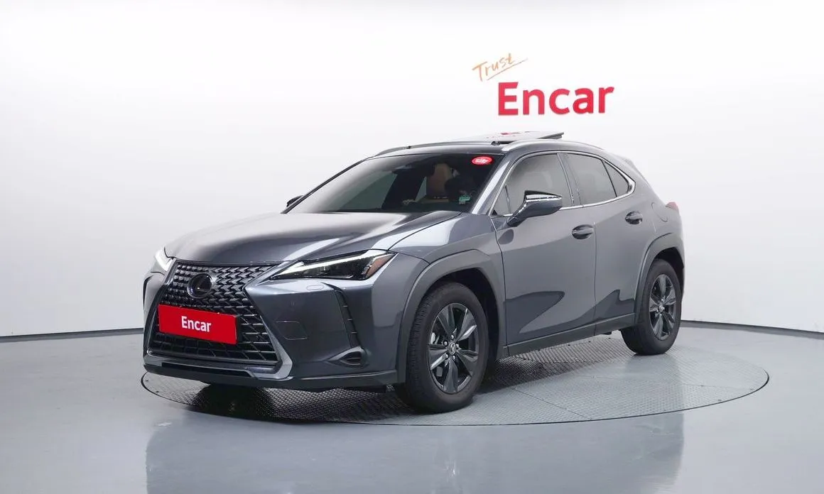 Lexus UX — фото 1