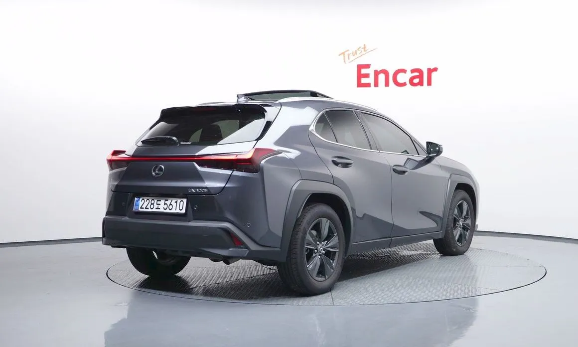 Lexus UX — фото 5