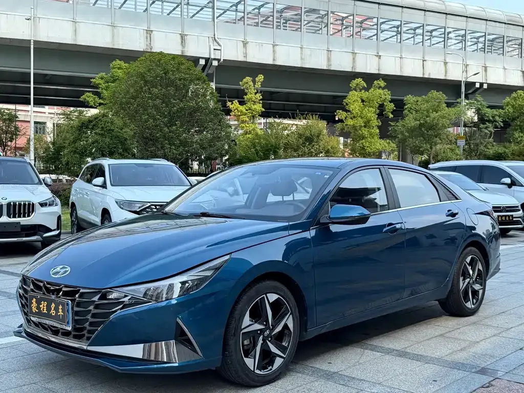 Hyundai Elantra — фото 1