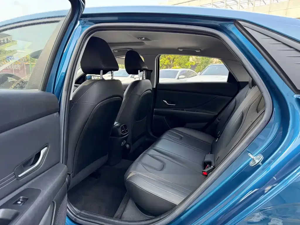 Hyundai Elantra — фото 3