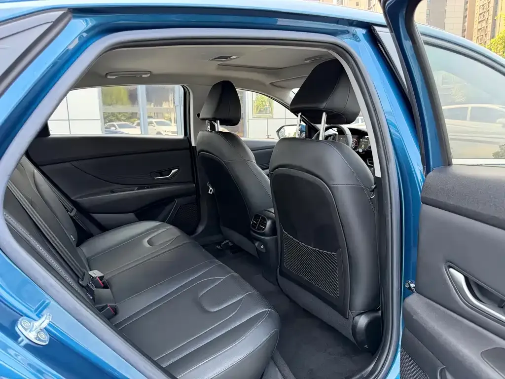Hyundai Elantra — фото 4