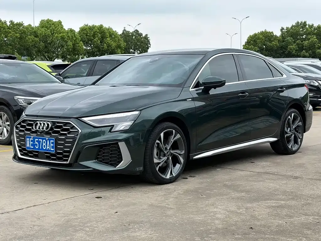 Audi A3 — фото 1