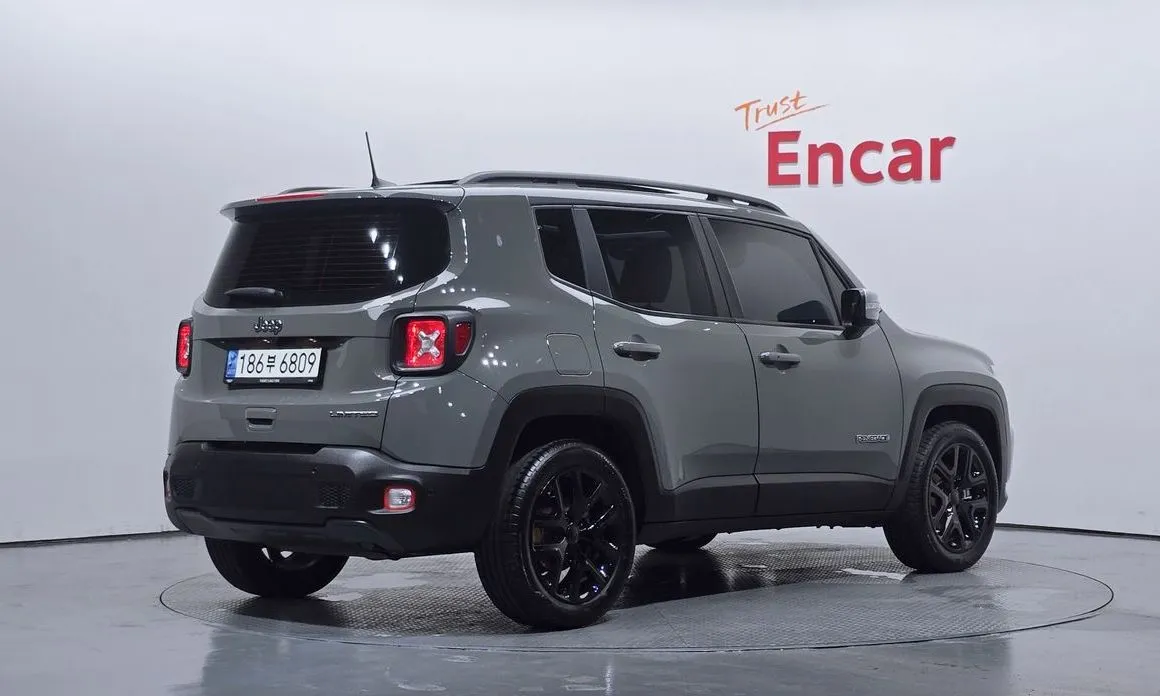 Jeep Renegade — фото 4