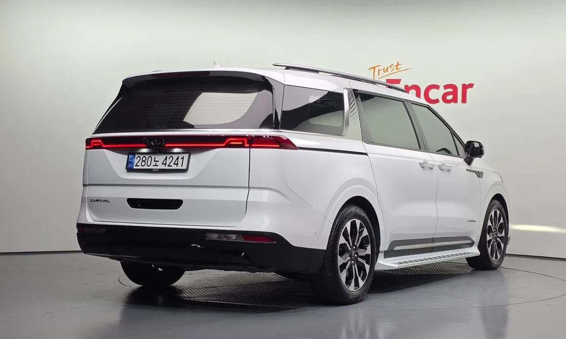 Kia Carnival — фото 10