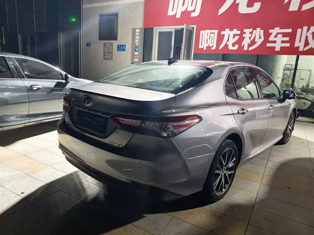 Toyota Camry — фото 7