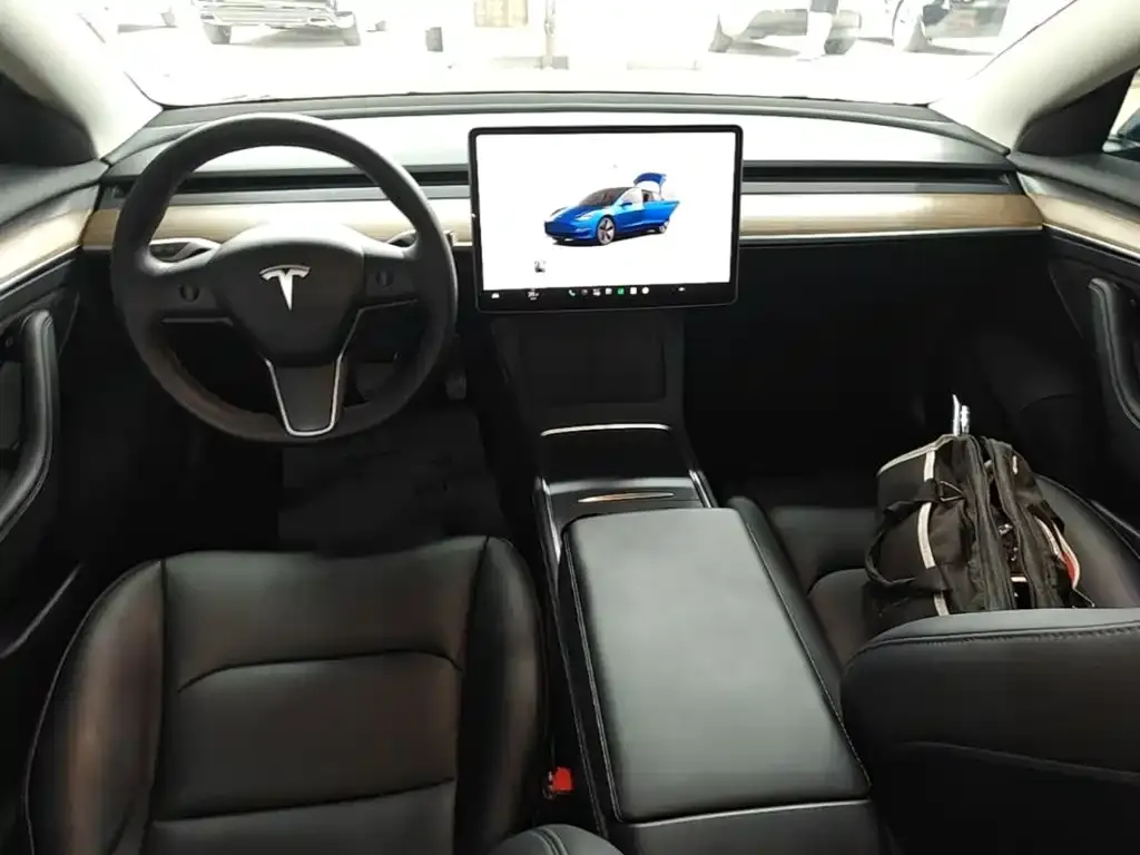 Tesla Model 3 — фото 3