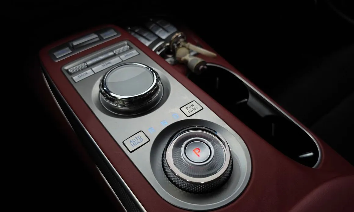 Genesis GV70 — фото 2