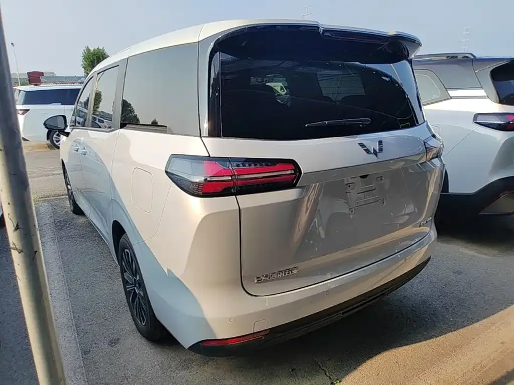 Wuling Starlight 730 New Energy — фото 9