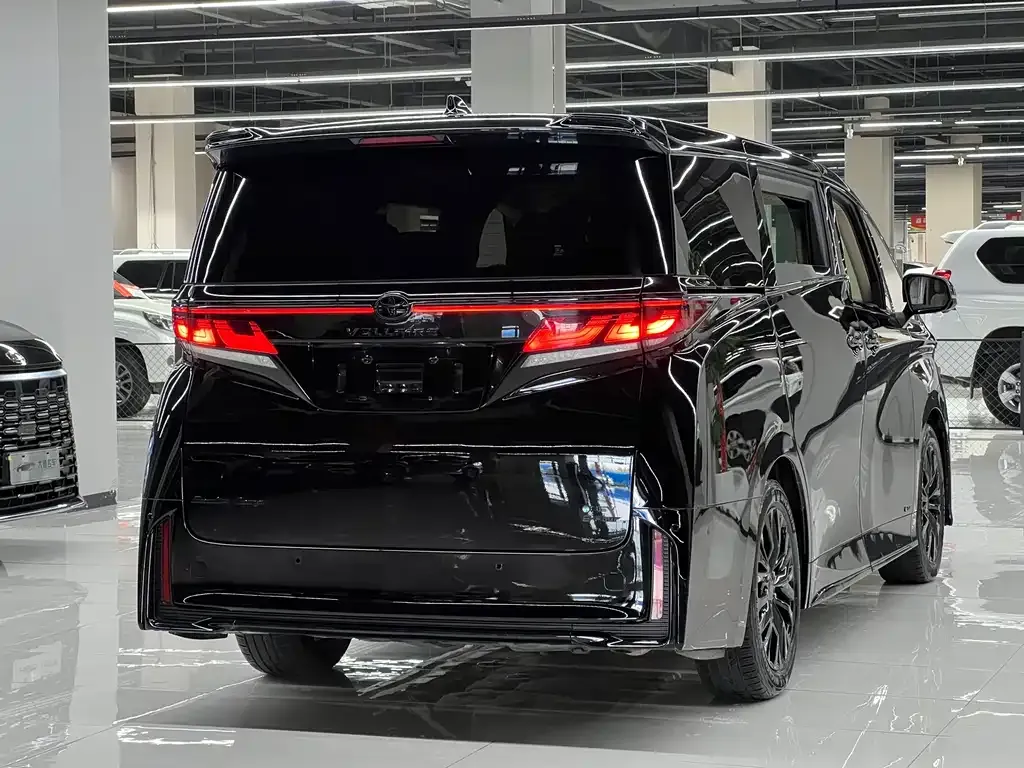 Toyota Vellfire — фото 8