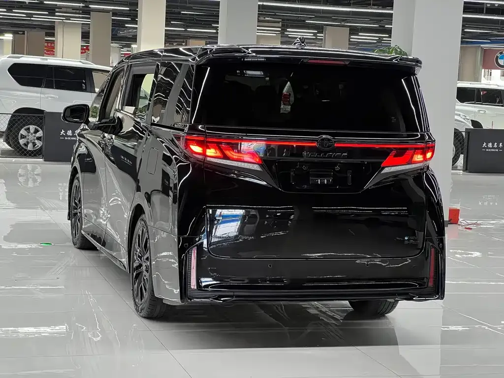 Toyota Vellfire — фото 2