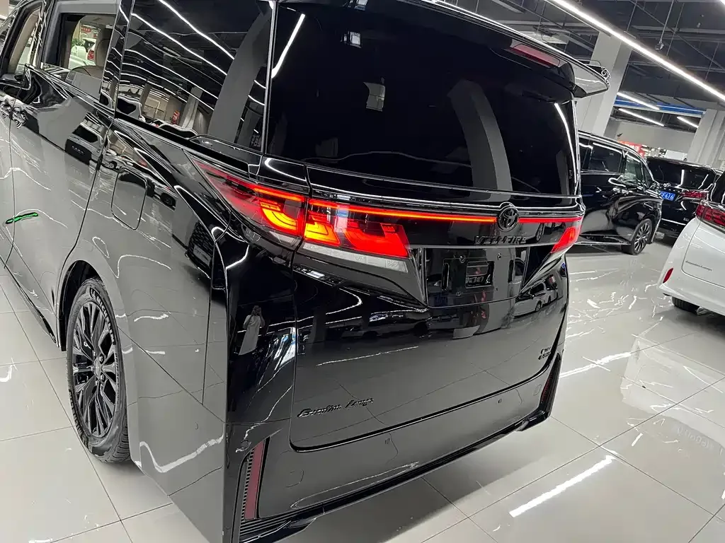 Toyota Vellfire — фото 10
