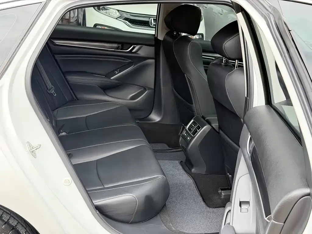 Honda Accord — фото 6