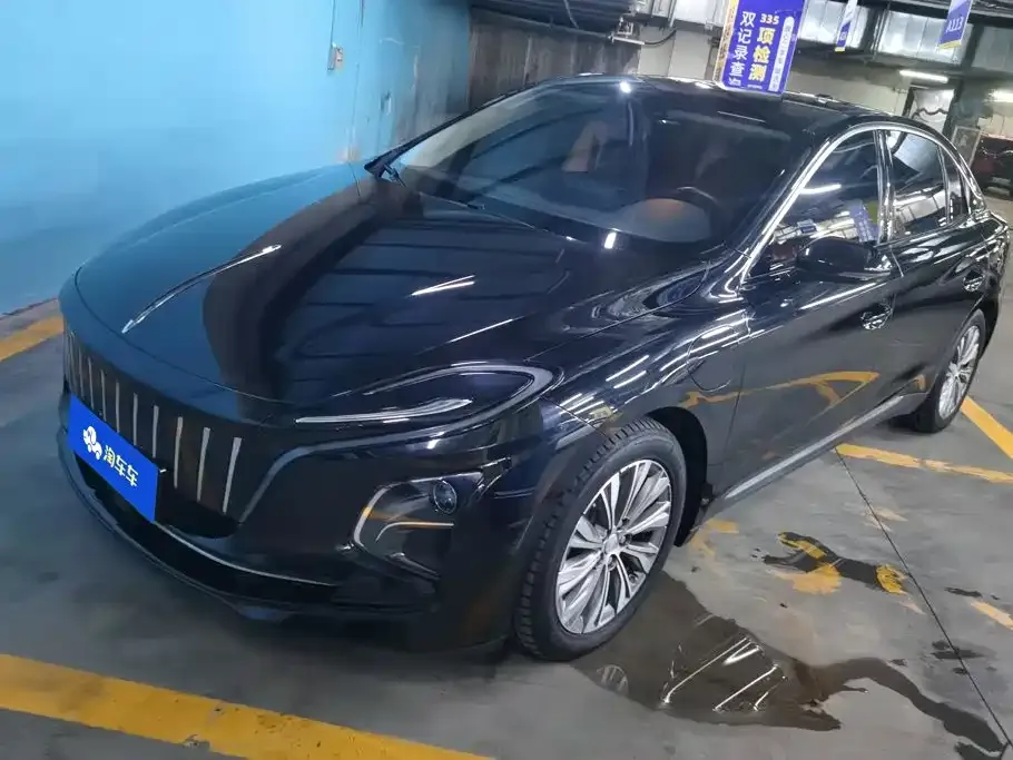 Hongqi E-QM5 — фото 1