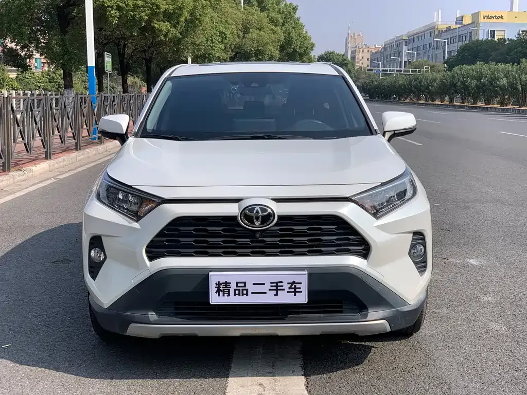 Toyota RAV4 — фото 4