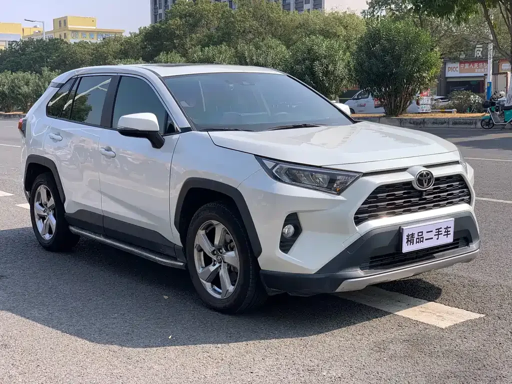 Toyota RAV4 — фото 5