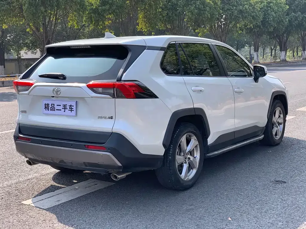 Toyota RAV4 — фото 9