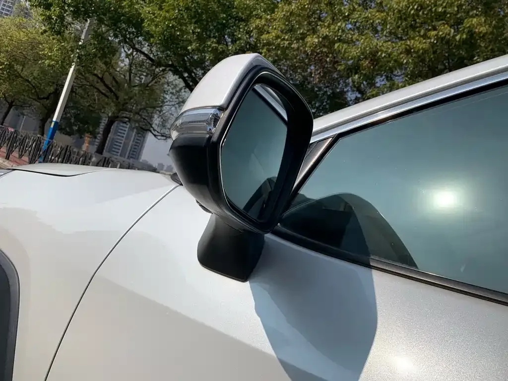 Toyota RAV4 — фото 10