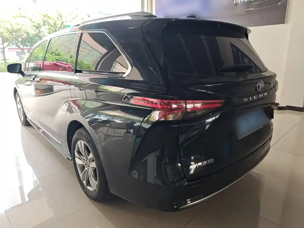 Toyota Sienna — фото 10