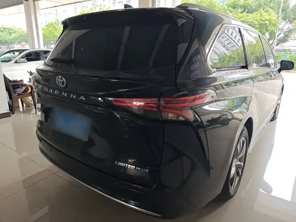 Toyota Sienna — фото 9