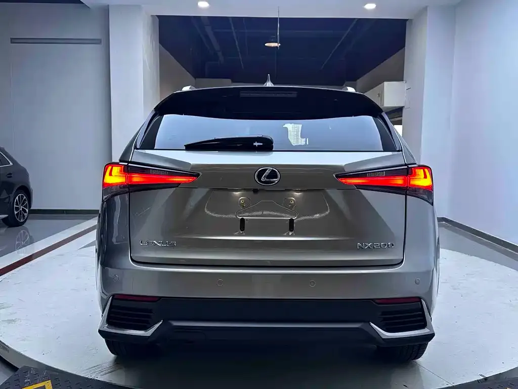 Lexus NX — фото 2