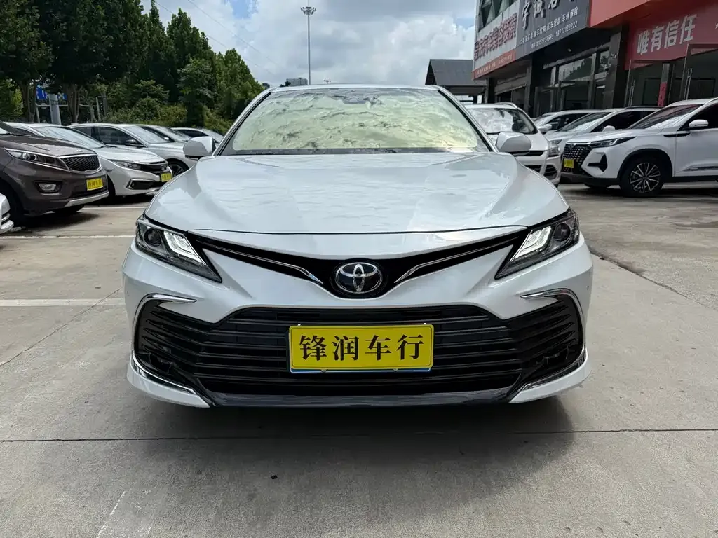 Toyota Camry — фото 10