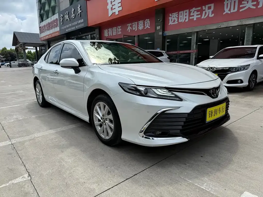 Toyota Camry — фото 7