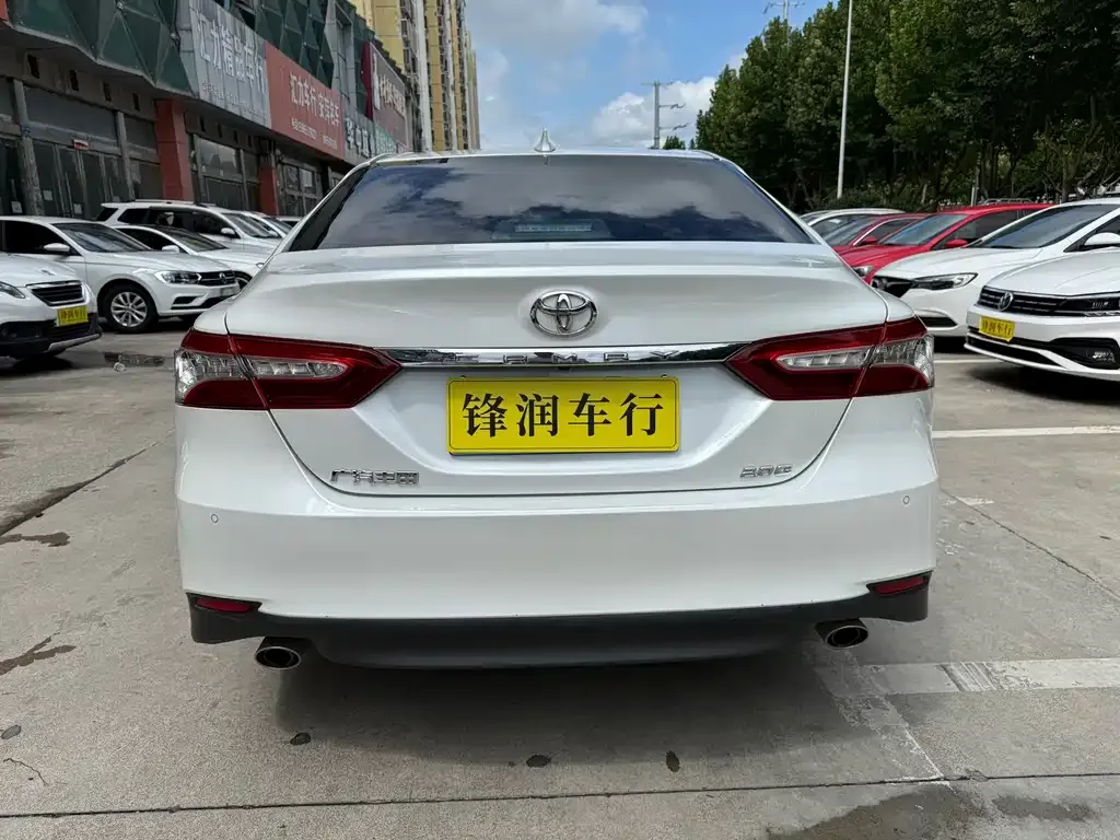 Toyota Camry — фото 4