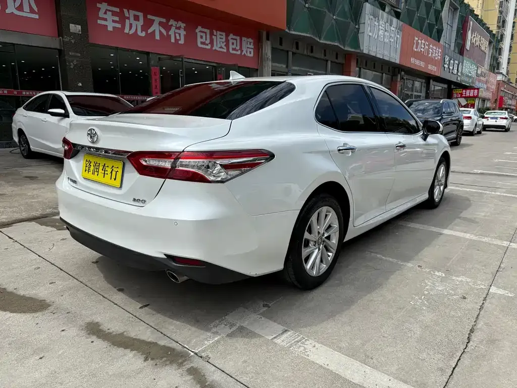 Toyota Camry — фото 8