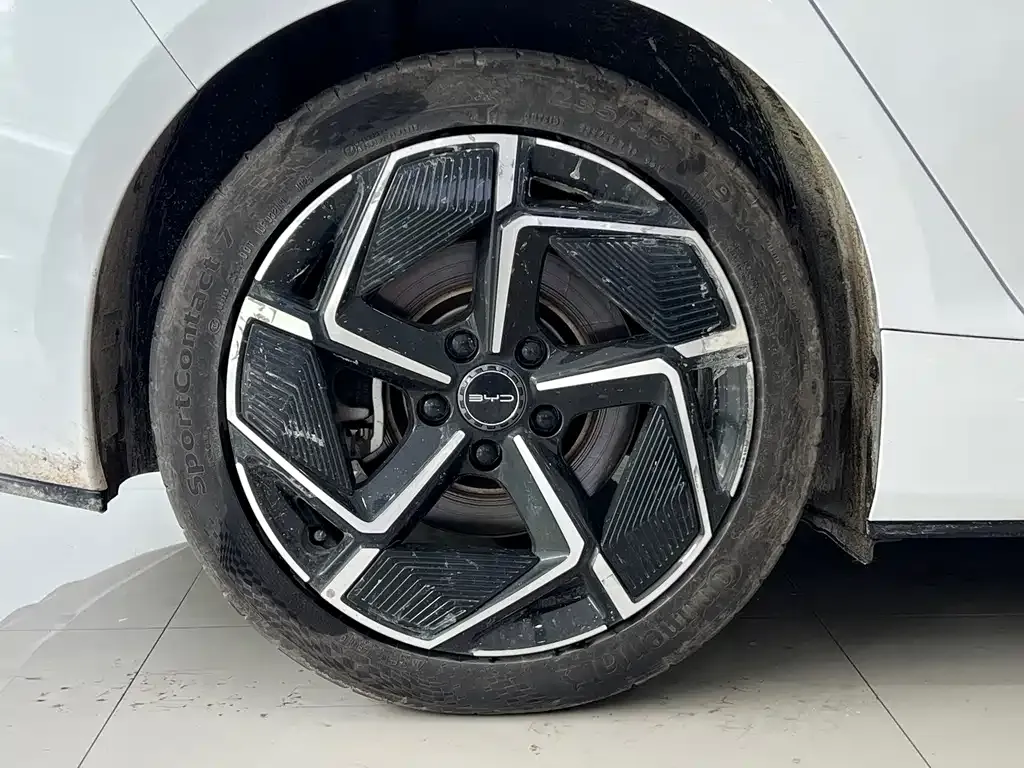 BYD Seal — фото 9