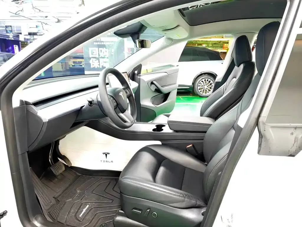 Tesla Model Y — фото 7