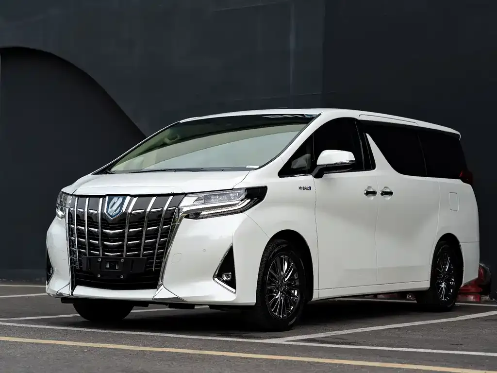 Toyota Alphard — фото 1
