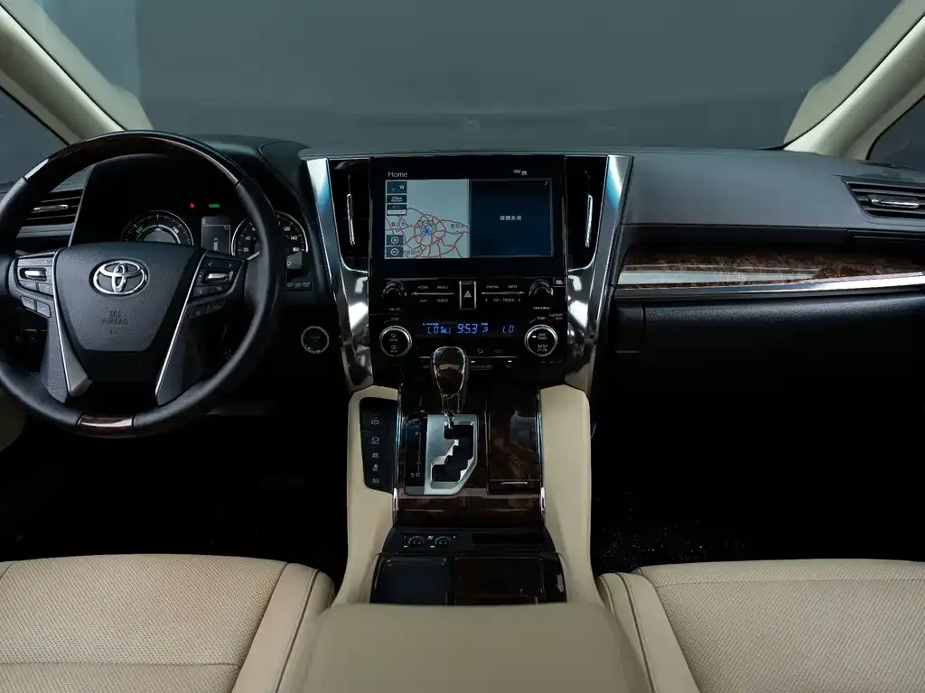 Toyota Alphard — фото 8