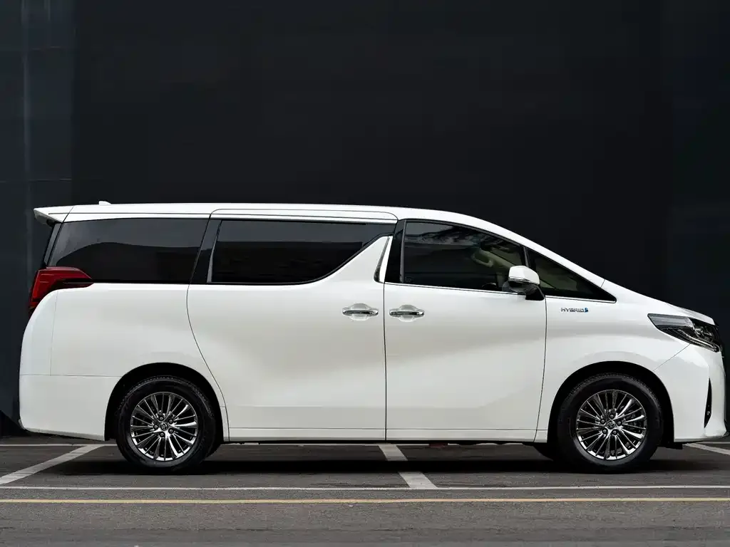 Toyota Alphard — фото 6