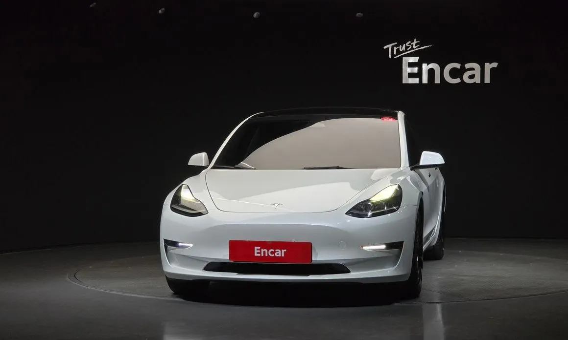 Tesla Model 3 — фото 8