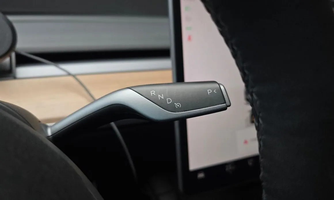 Tesla Model 3 — фото 2