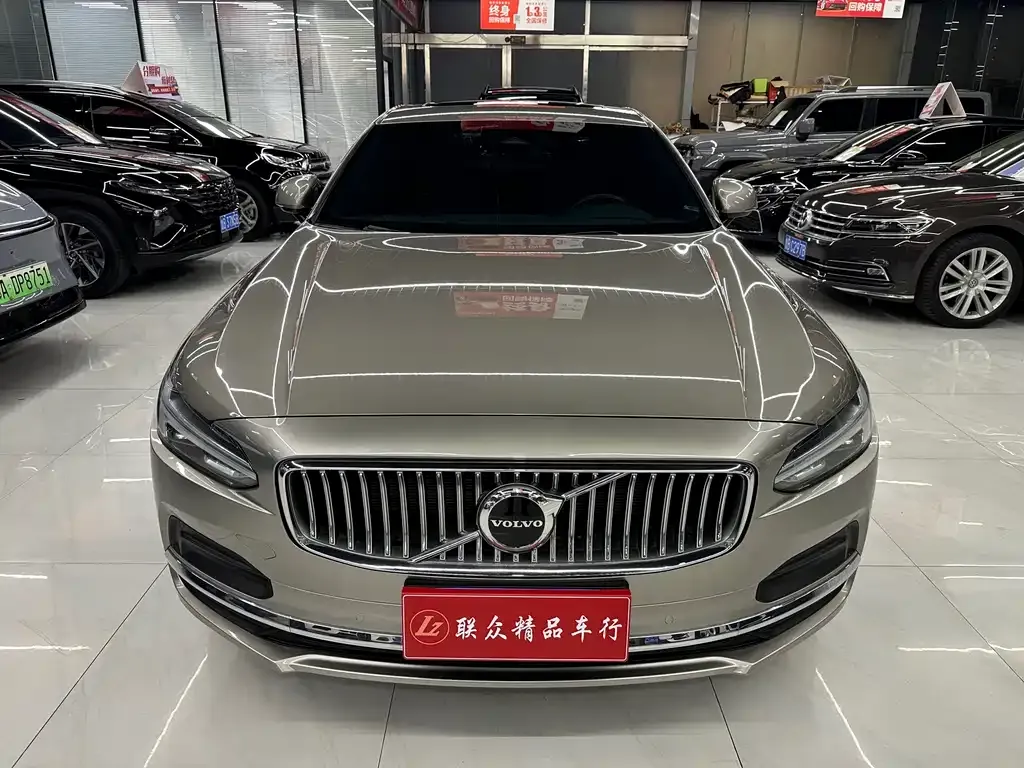 Volvo S90 — фото 1