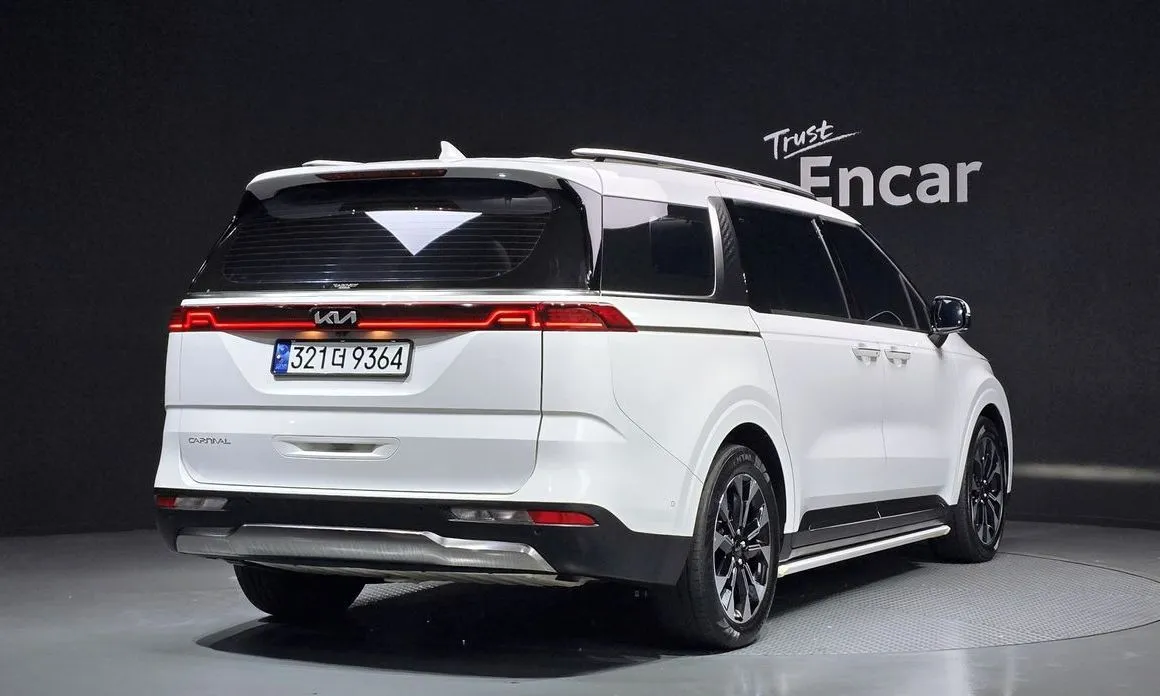 Kia Carnival — фото 5