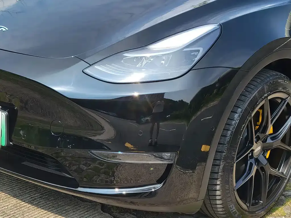 Tesla Model Y — фото 4