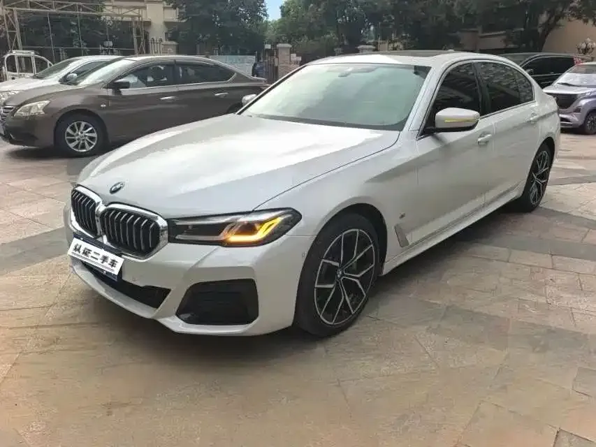 BMW 5 Series — фото 1