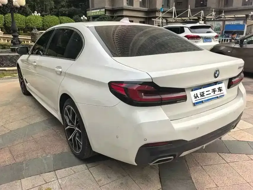 BMW 5 Series — фото 9