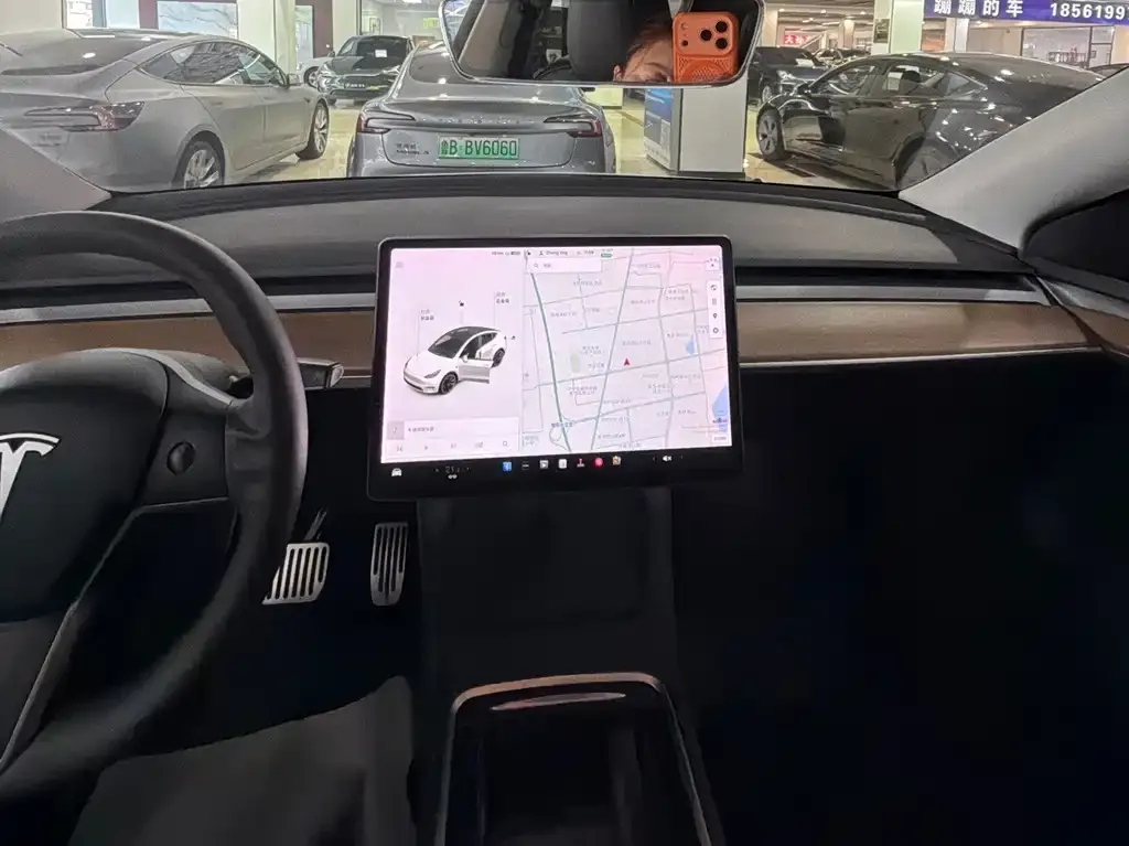Tesla Model Y — фото 7